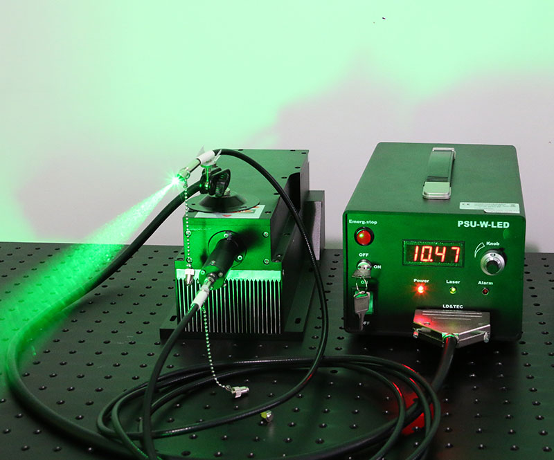 532nm 4W 緑色 ファイバ結合レーザ 高出力 ダイオード励起レーザー